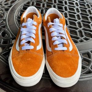 Worn once at an indoor event. Good as new condition.